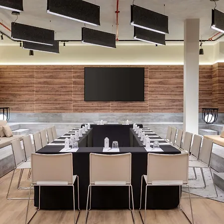 Novotel Valencia Lavant-3